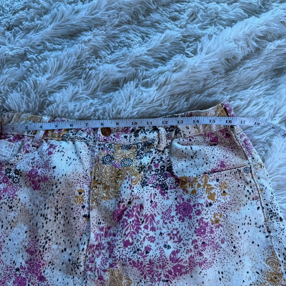 Anthropologie Floral Print High-Rise Shorts in Cream, Pink & Gold - Picture 11 of 13